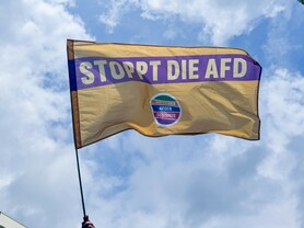 Fahne "Stoppt die AfD"